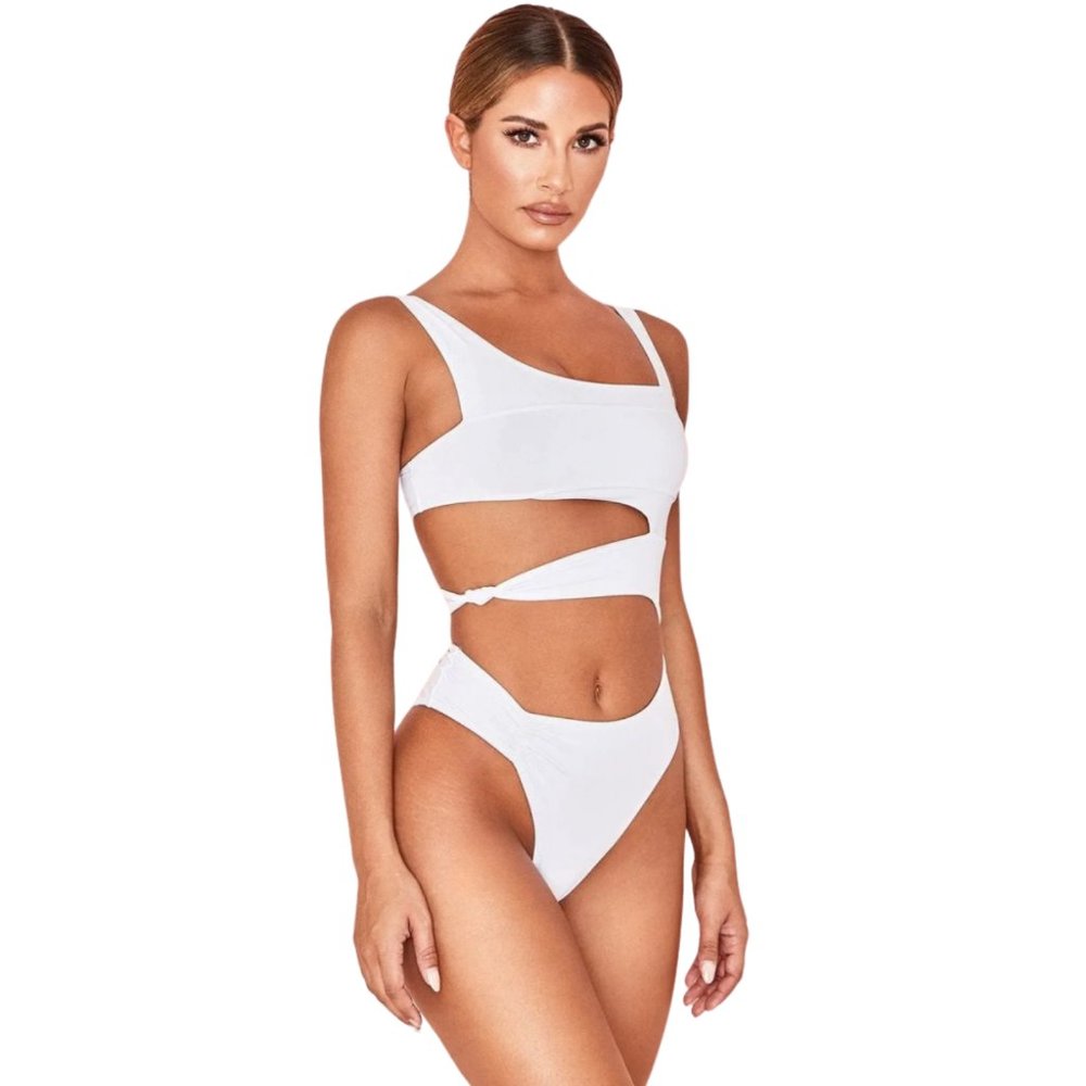 Bandage Cut-Out Knotted One-Piece Swimsuit in Red - Picture 3 of 9